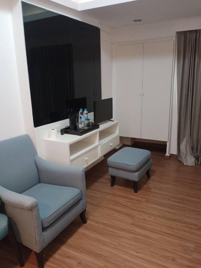 Royal Garden Home Hotel Bangkok Extérieur photo