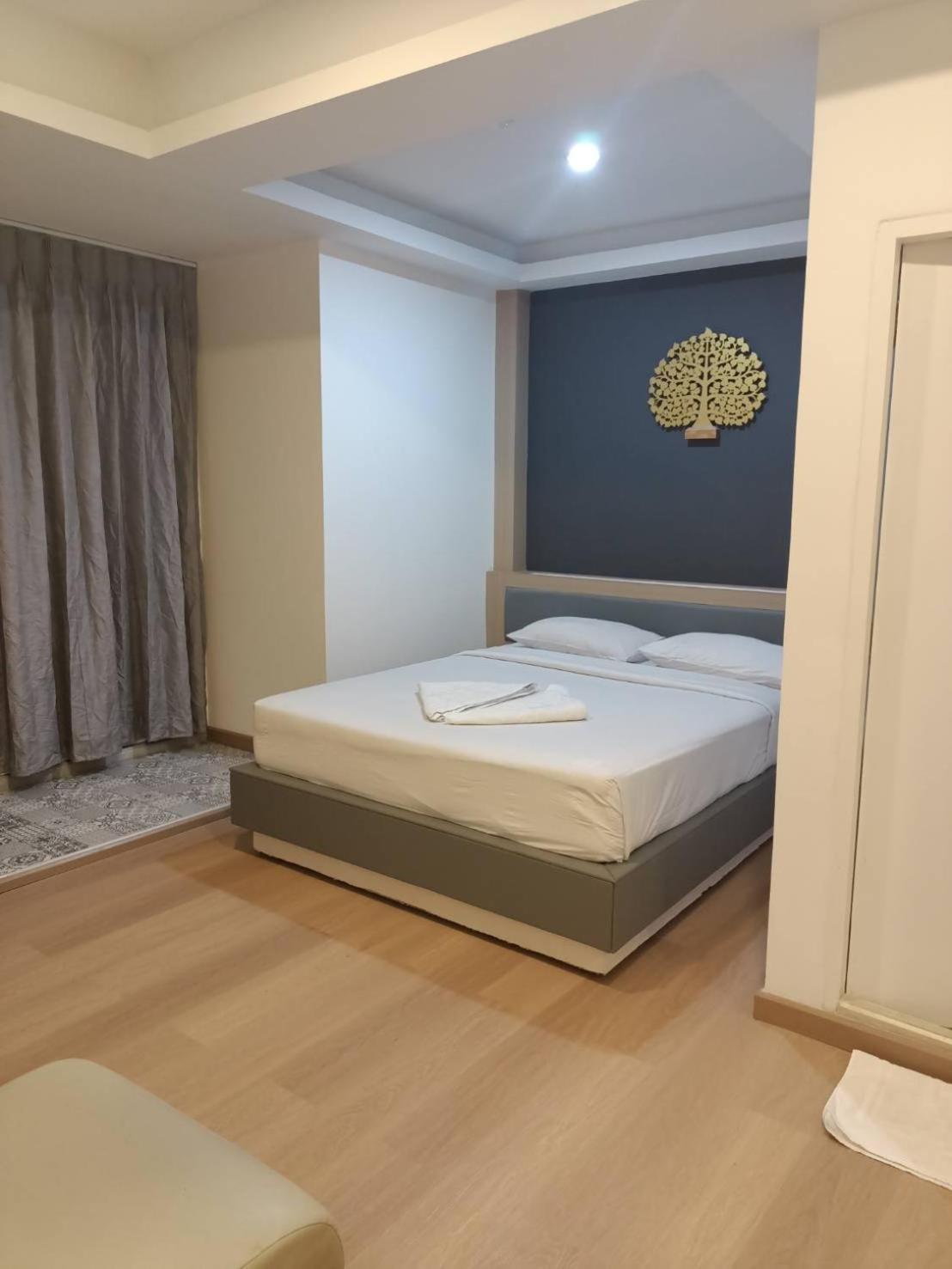 Royal Garden Home Hotel Bangkok Extérieur photo