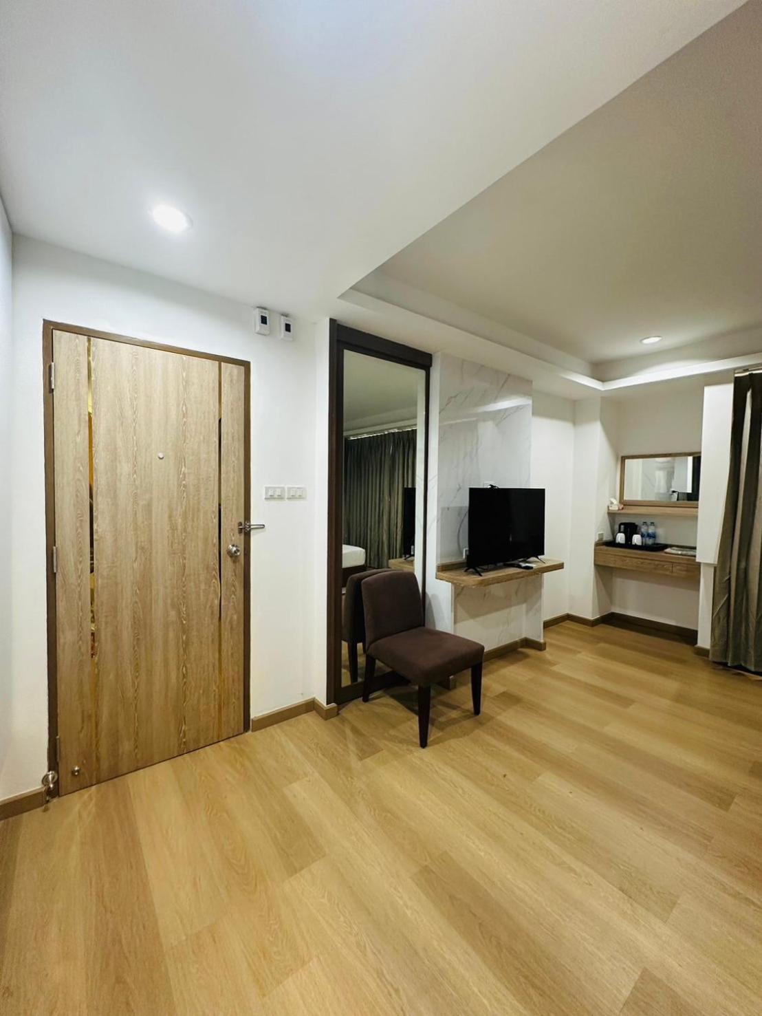 Royal Garden Home Hotel Bangkok Extérieur photo