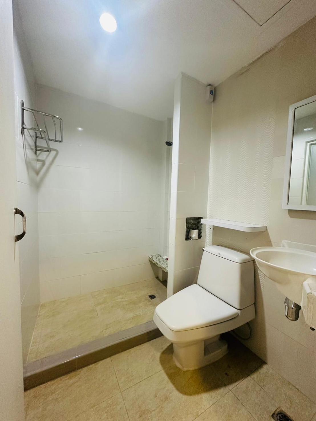 Royal Garden Home Hotel Bangkok Extérieur photo