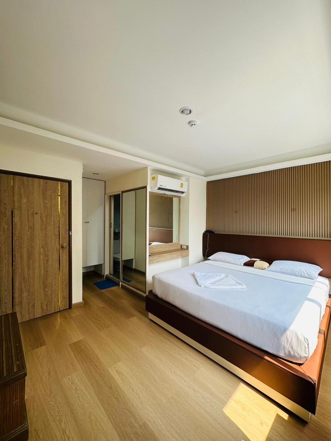Royal Garden Home Hotel Bangkok Extérieur photo