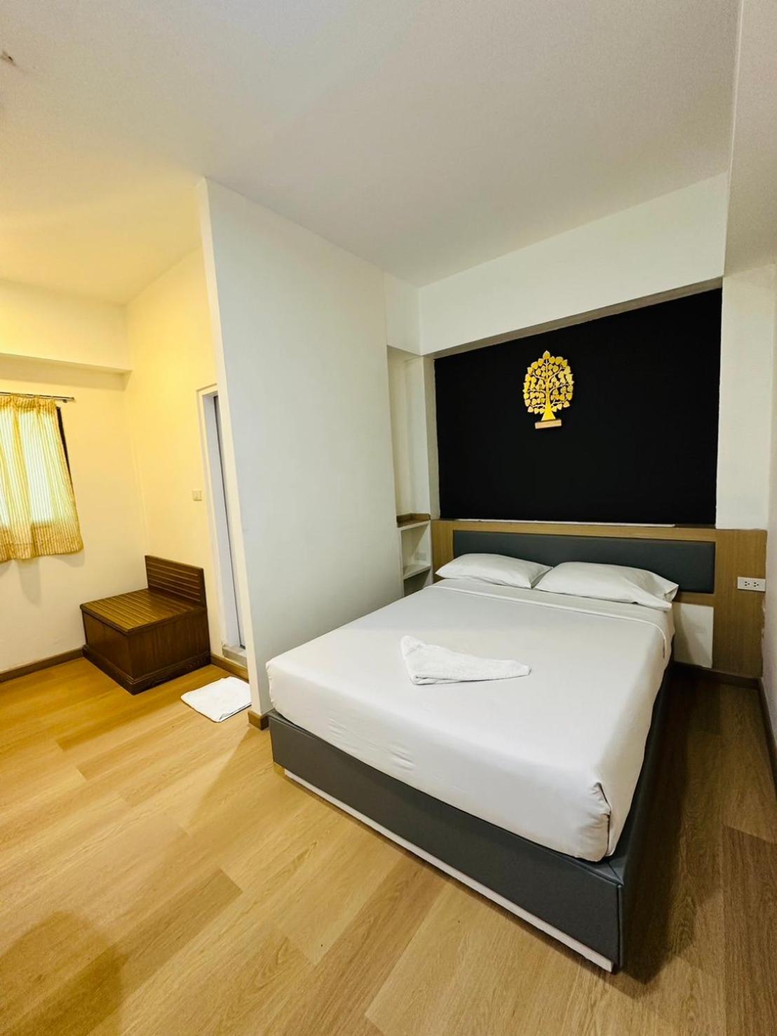 Royal Garden Home Hotel Bangkok Extérieur photo