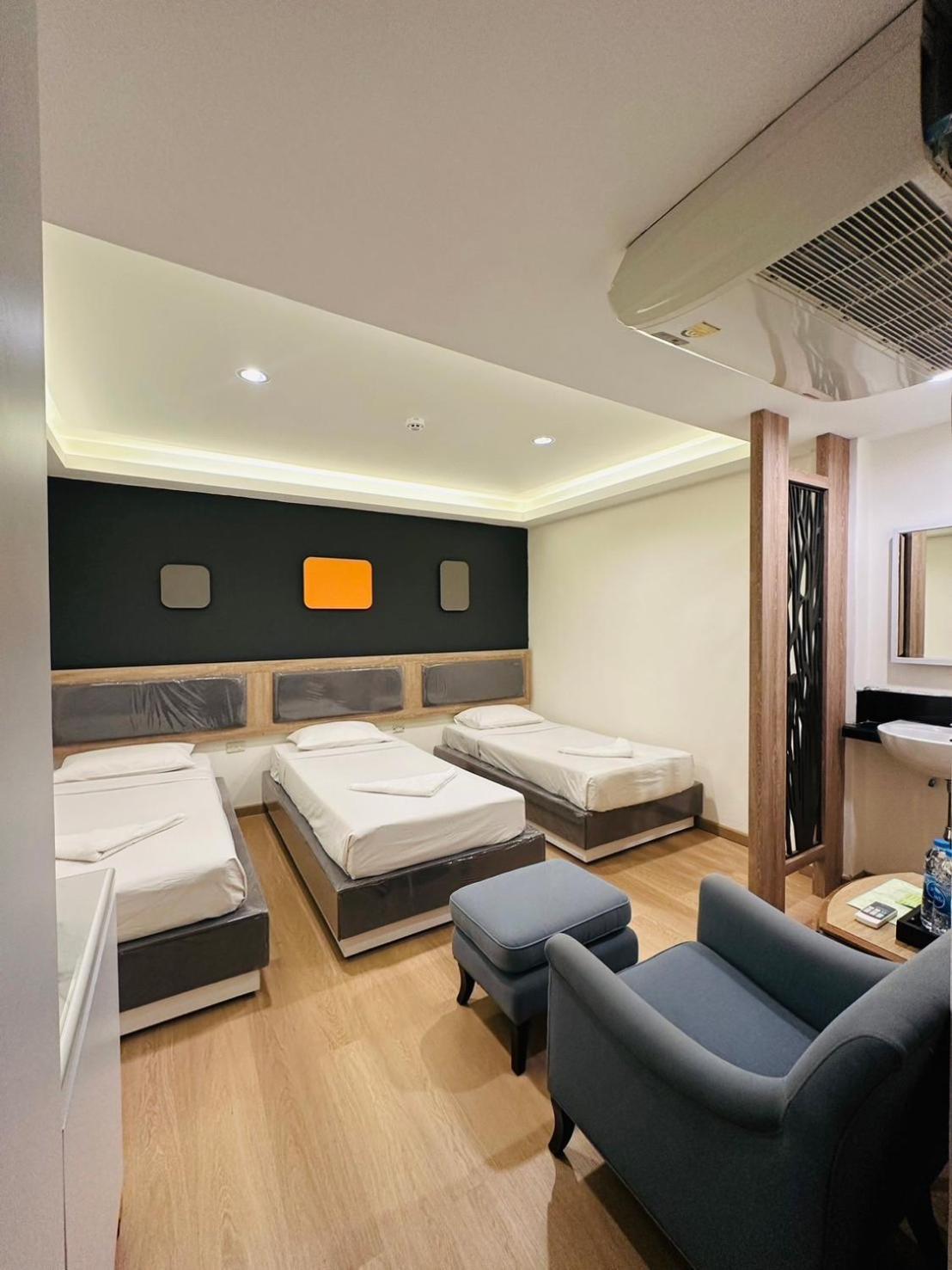 Royal Garden Home Hotel Bangkok Extérieur photo