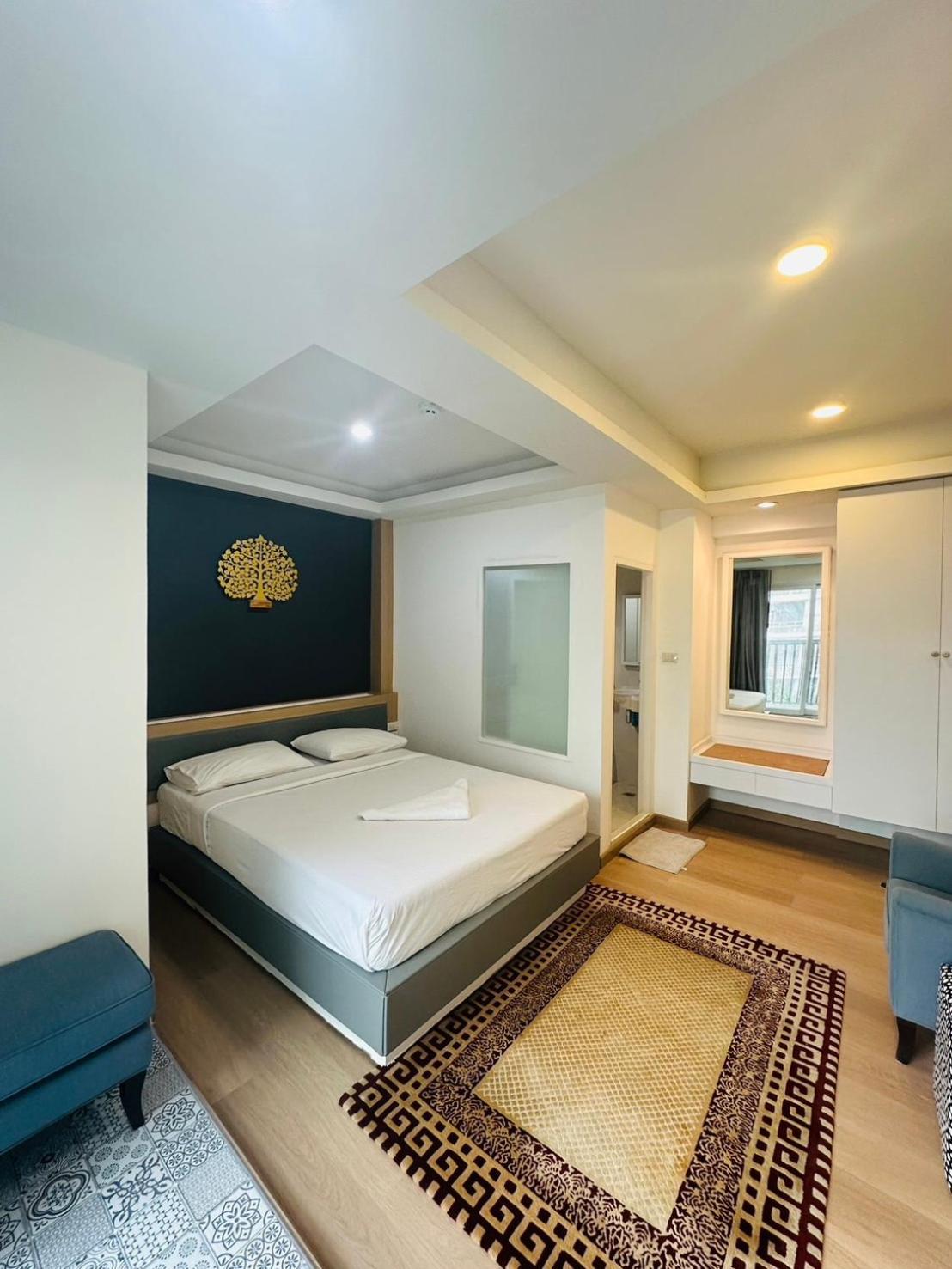 Royal Garden Home Hotel Bangkok Extérieur photo